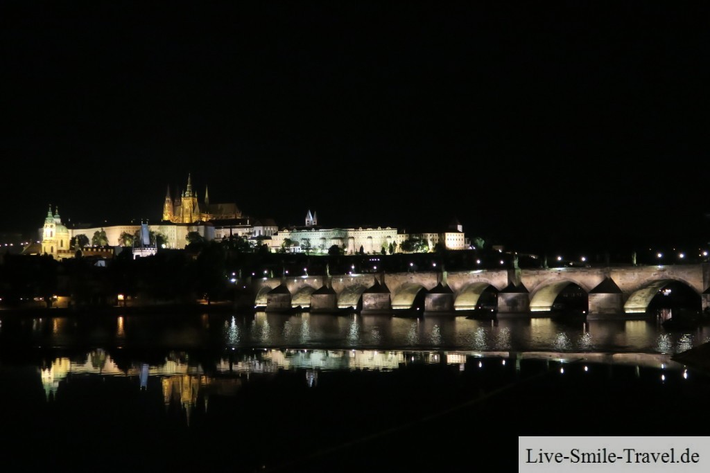 Prag bei Nacht Karlsbrücke Burg